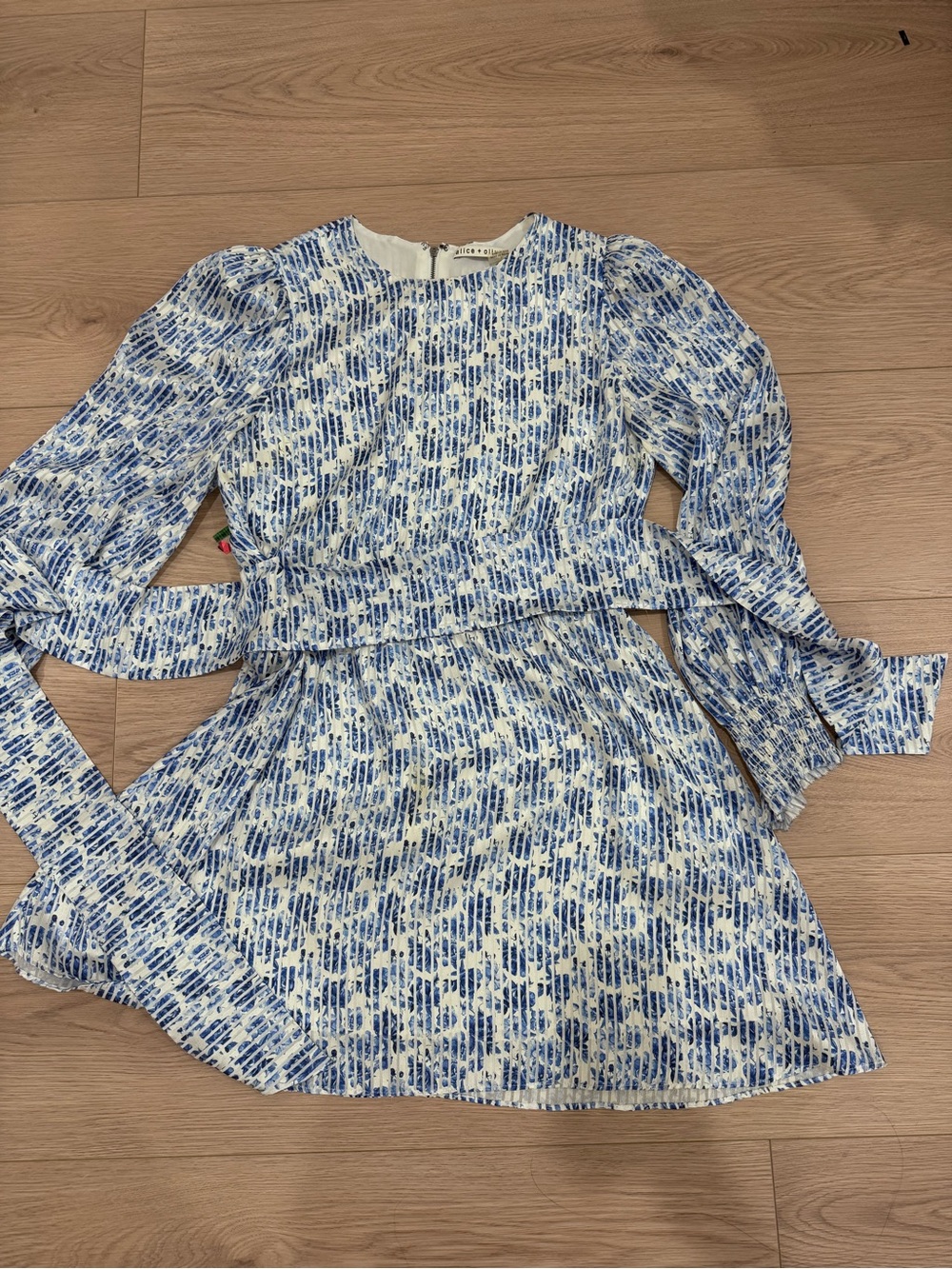 Alice + Olivia White and Blue Floral Tie-Sleeve Kids Dress